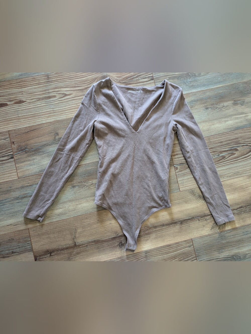 Abercrombie & Fitch A&F Solid Light Brown Long Sleeve V Neck Bodysuit Small